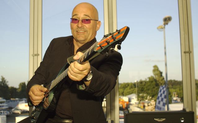 Playing the Aston Martin 007 guitar and amp Playing the Aston Martin 007 guitar and amp